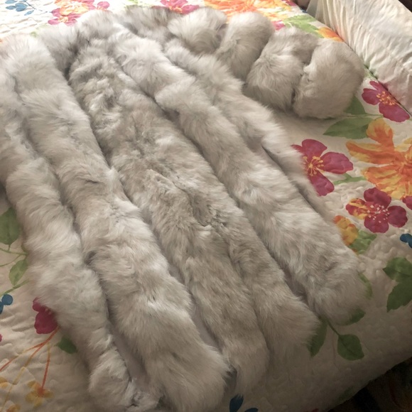 New Custom made silver fox real fur coat from china 2016 size large didn’t wear.